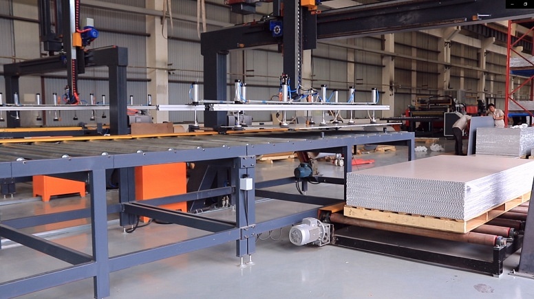 無膠大(dà)闆生(shēng)産流水(shuǐ)線1